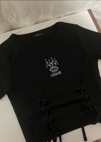 Trendyol & Milla Siyah Bağcıklı Kısa Kadın Crop Top