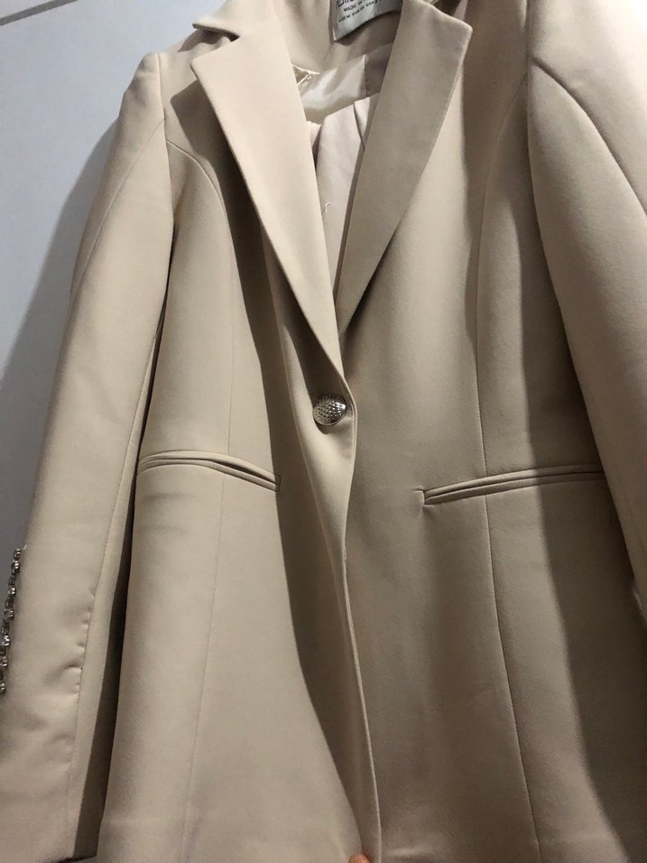 Bej Düğmeli İpek Görünümlü Midi Hamile Ceketi - Görsel 4