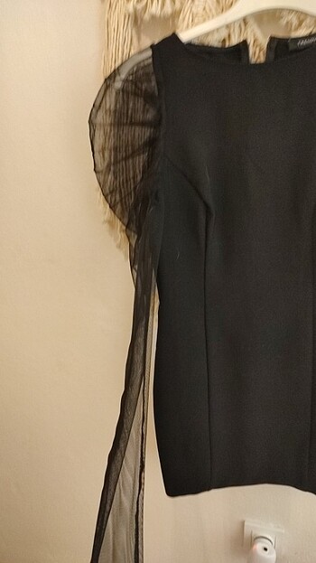 Trendyol & Milla Tük kollu siyah mini elbise 