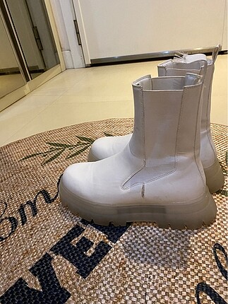 Bershka beyaz bot 42 numara