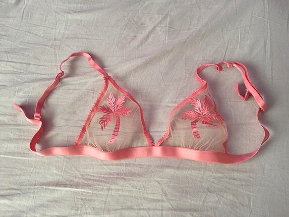 Pembe Palmiye Ağaçlı Bralet