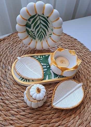 Çiçek Desenli Beyaz Seramik set