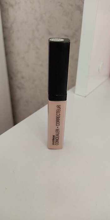 Wet n wild Kapatıcı