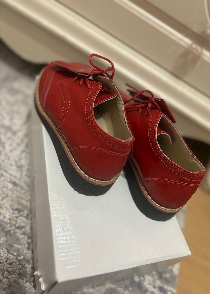 Kırmızı rugan ayakkabı - Görsel 2