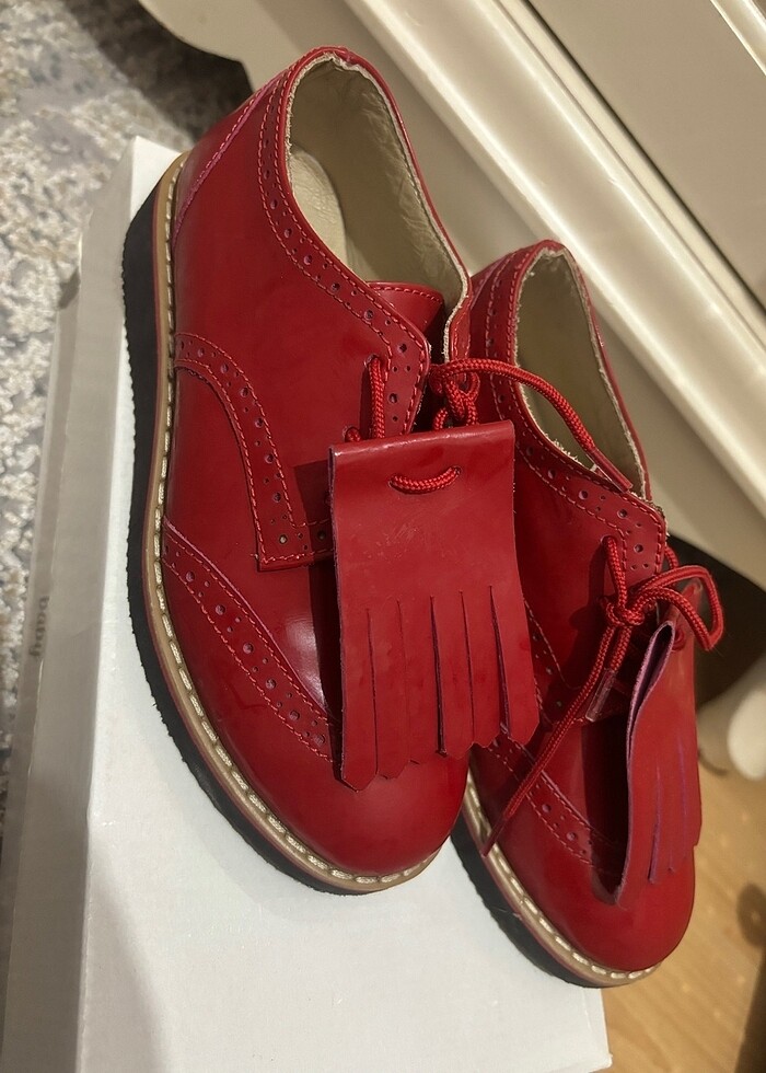 Kırmızı rugan ayakkabı - Görsel 3