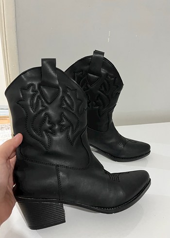 Diğer Siyah Nakışlı Deri Kadın Botu