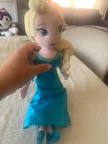 Diğer Elsa figürü bebek
