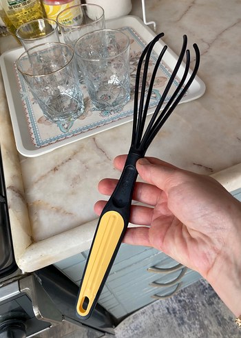 Beden Tupperware Siyah Mutfak Çırpıcısı