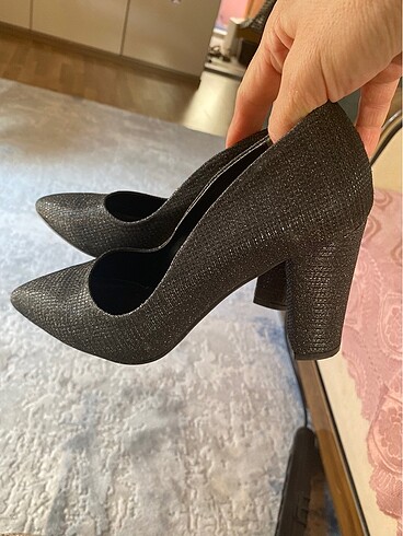 Emporio Armani Siyah simli stiletto