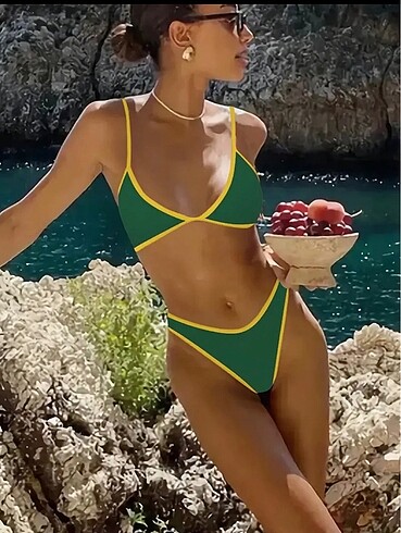 yesil bikini