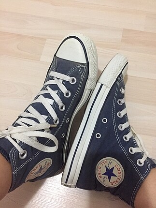 Lacivert convers