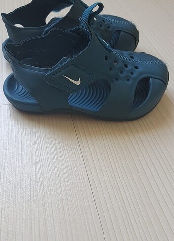 22 Beden Nike çocuk sandalet 