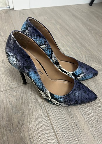 Mavi Yılan Derisi Desenli Topuklu Stiletto