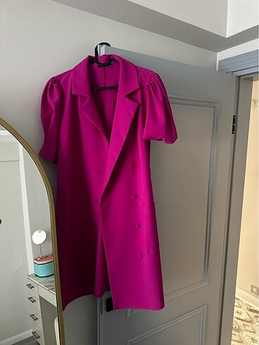 Pembe elbise