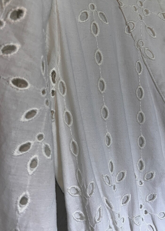 Mavi markalı beyaz elbise - Görsel 3