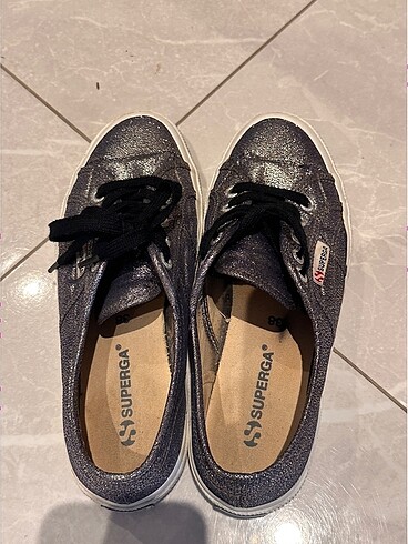 38 Beden Superga