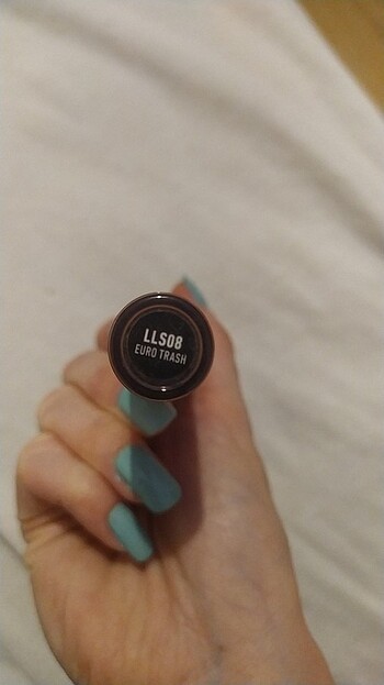 NYX NYX LINGERIE SHIMMER LIPSTICK
