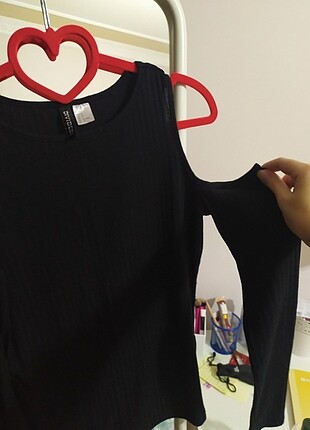 H&M omuz detaylı siyah bluz