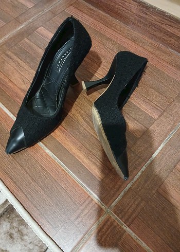 Tokalı Siyah Stiletto Topuklu Kadın Ayakkabı