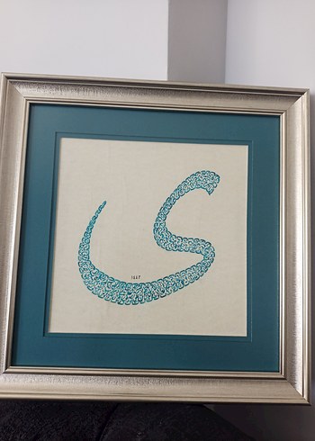  Beden turkuaz Renk Turkuaz renk mürekkep ile Rika hattı harf ile doldurulmuş Y harf