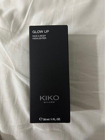 Kiko Glow up face body higlighter