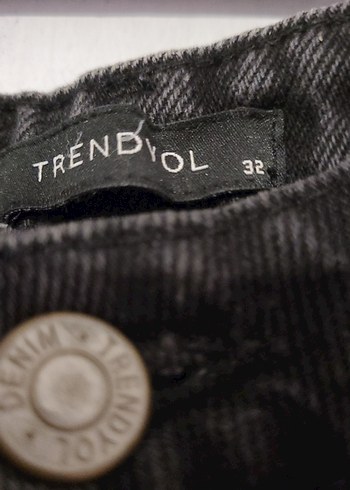 s Beden SİYAH YIRTIK DETAY JEANS