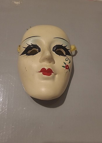 Yüzde Çiçek Detaylı Kadın Maskesi - Görsel 2