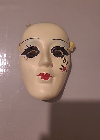 Yüzde Çiçek Detaylı Kadın Maskesi - Görsel 3