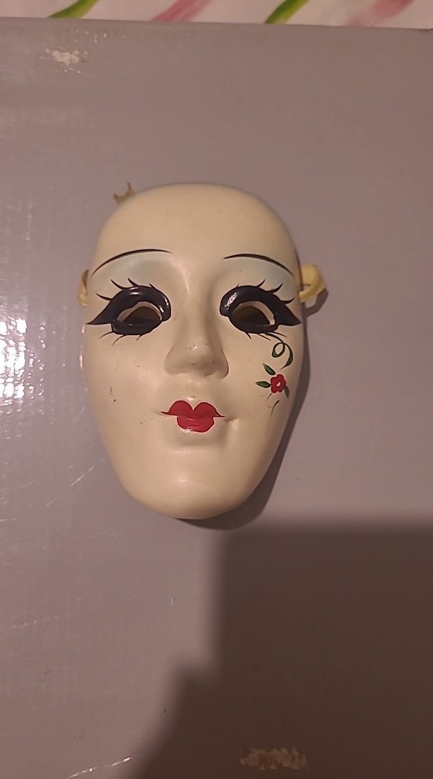 Yüzde Çiçek Detaylı Kadın Maskesi - Görsel 3