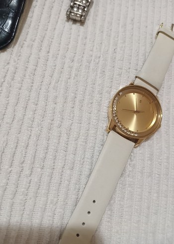 Avon Beyaz Kemerli Kadın Saat