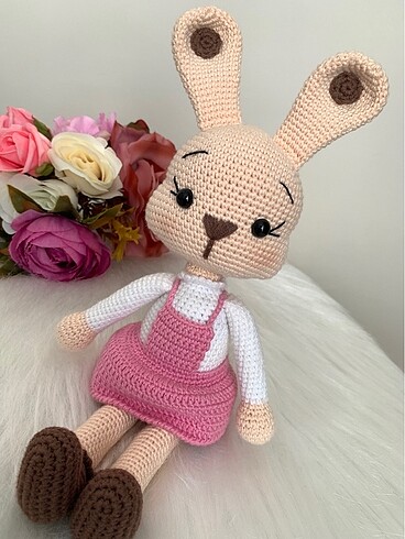 Betty Tavşan Amigurumi