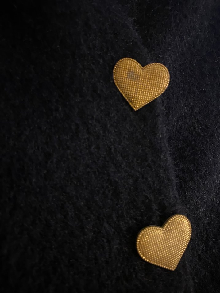 Siyah kalpli düğmeli yumuşak hırka - Görsel 2