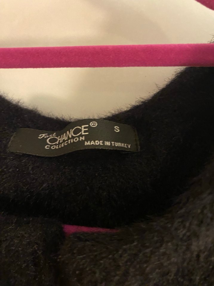 Siyah kalpli düğmeli yumuşak hırka - Görsel 4