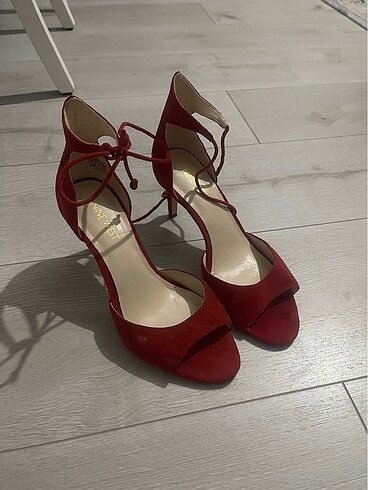 Nine west kırmızı topuklu ayakkabı