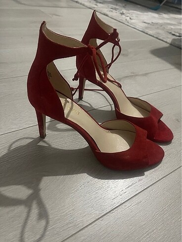 37 Beden kırmızı Renk Nine west kırmızı topuklu ayakkabı