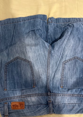 Düğmeli Mavi Denim Midi Şort - Görsel 2