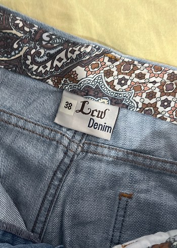 Düğmeli Mavi Denim Midi Şort - Görsel 3