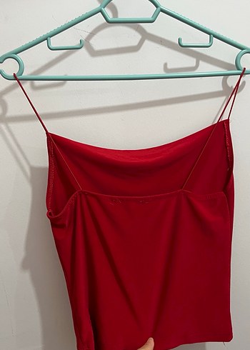 Kadın Kırmızı İpek Görünümlü Askılı Bluz - Görsel 2