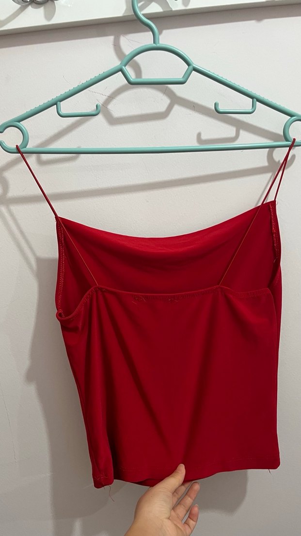 Kadın Kırmızı İpek Görünümlü Askılı Bluz - Görsel 2