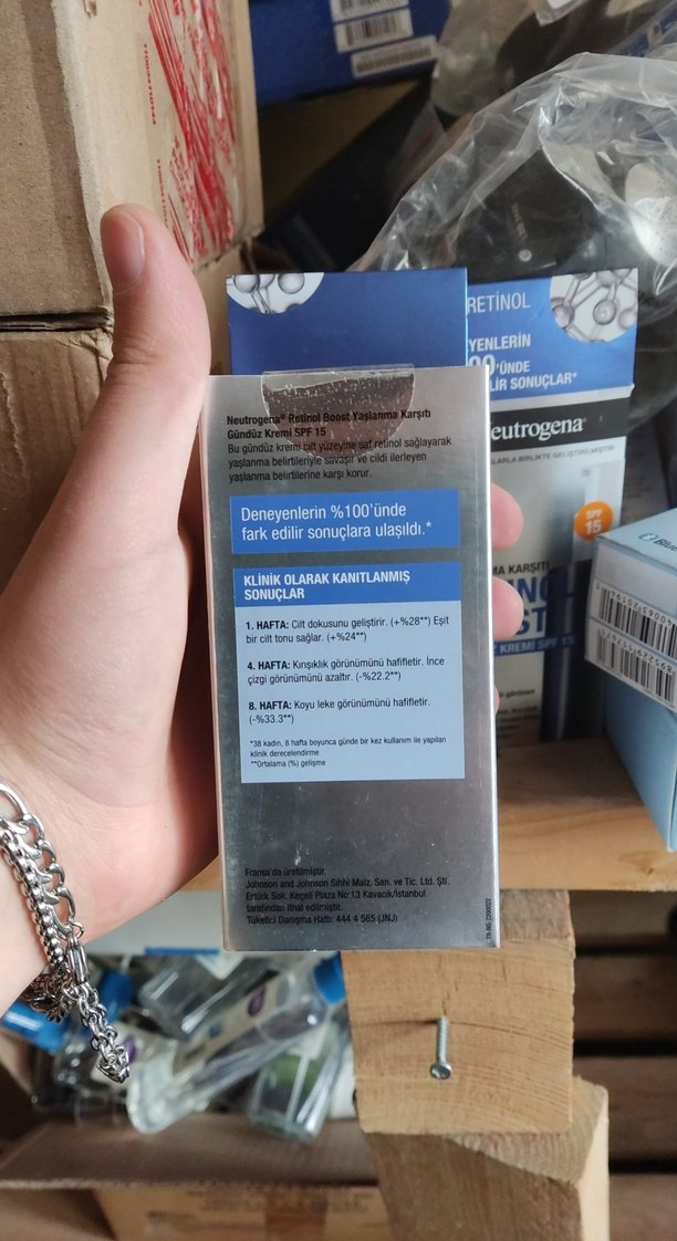 Neutrogena Retinol Boost Gündüz Kremi SPF 15 - Görsel 3