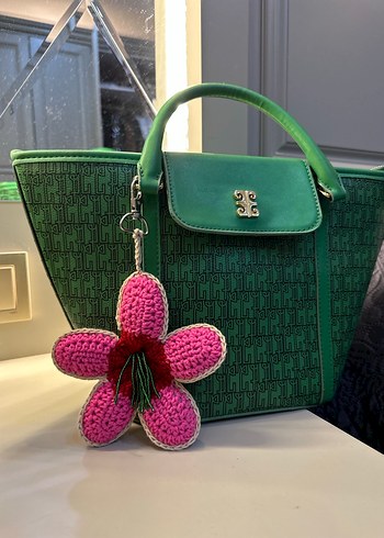 Zara Hibiskus Çiçek Anahtarlık