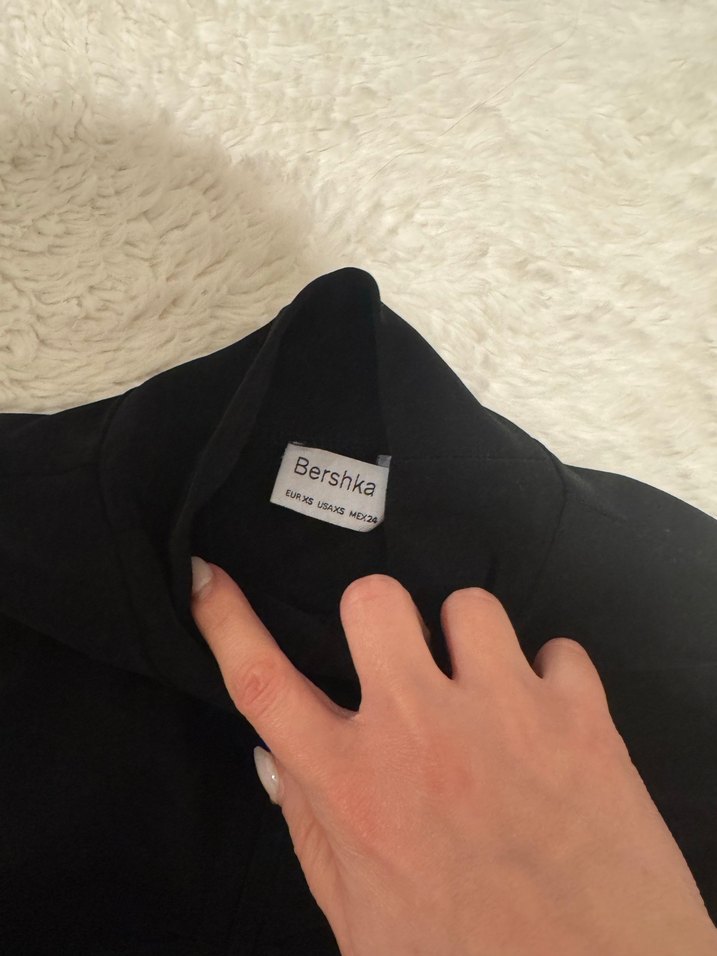 Kadın Siyah Yüksek Yakalı Crop Top - Görsel 3