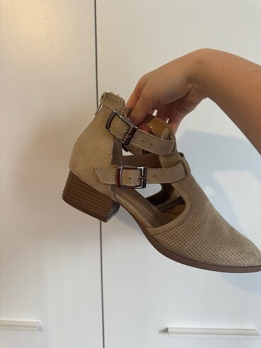 Zara bej topuklu sandalet
