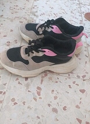 Temiz giyildi yur dışından geldi gerçek balenciaga