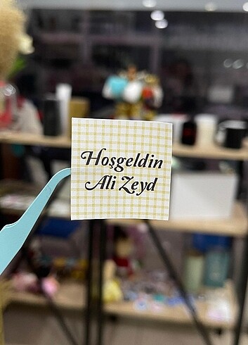 Yenidogan çikolata etiketi 3,5x3,5 cm 70 adet