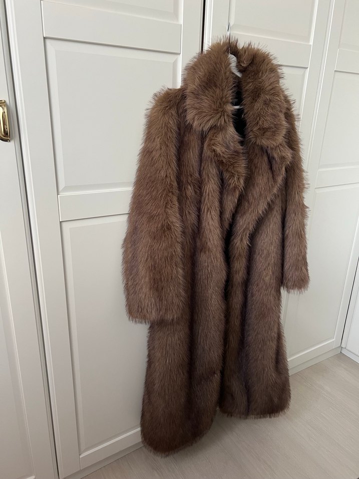 Uzun Bej Kadın Kürk Kaban - Görsel 2