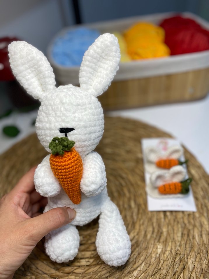 Beyaz Nakışlı Bebek Çantası ve Oyuncak Seti - Görsel 3