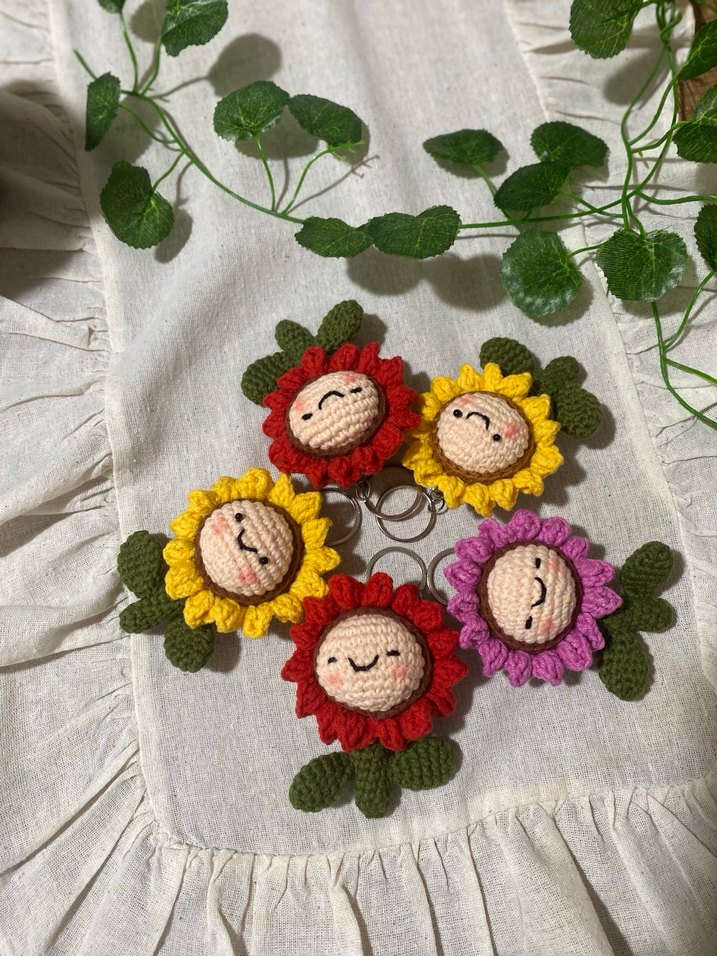 Renkli Örgü Ayçiçeği Anahtarlık Seti - Görsel 2