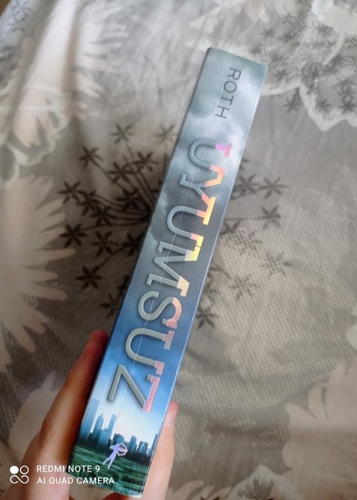 UYUMSUZ 1 VERONİCA ROTH  - Görsel 2