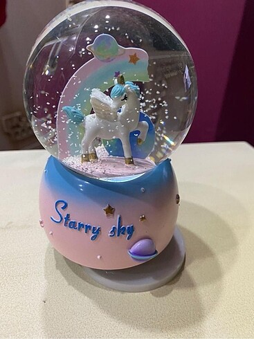 Unicorn kar küresi